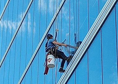 Window-Cleaning-Rope-Access
